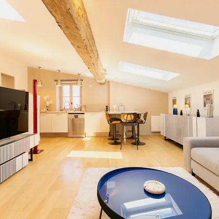 Duplex De Charme Avec 2 Chambres, Climatisation & Parking En Centre-ville Lägenhet *