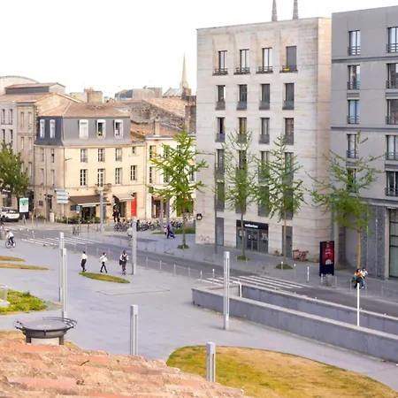 Duplex De Charme Avec 2 Chambres, Climatisation & Parking En Centre-ville Bordeaux