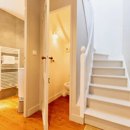 Duplex De Charme Avec 2 Chambres, Climatisation & Parking En Centre-ville