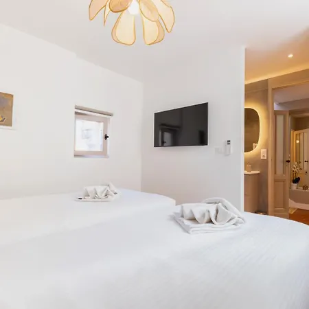 Duplex De Charme Avec 2 Chambres, Climatisation & Parking En Centre-ville Lägenhet *